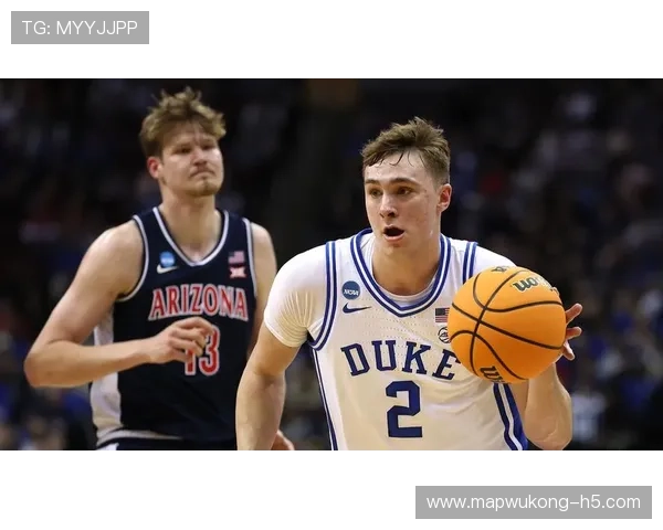 弗拉格无球跑动制造空位，拉开杜克进攻空间