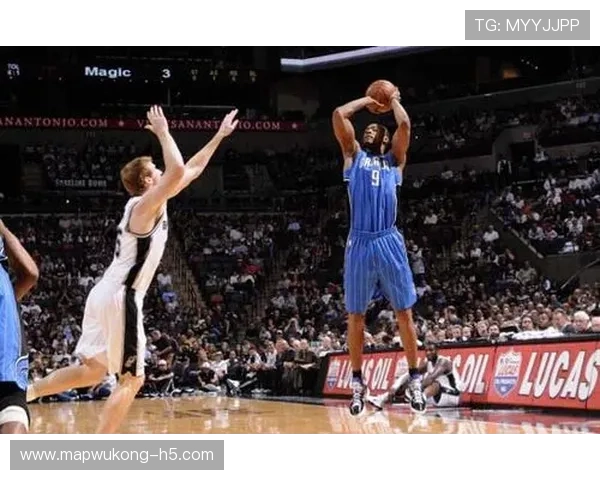 拉沙德·刘易斯挡拆拉开空间提升三分效率明显优于同队锋线